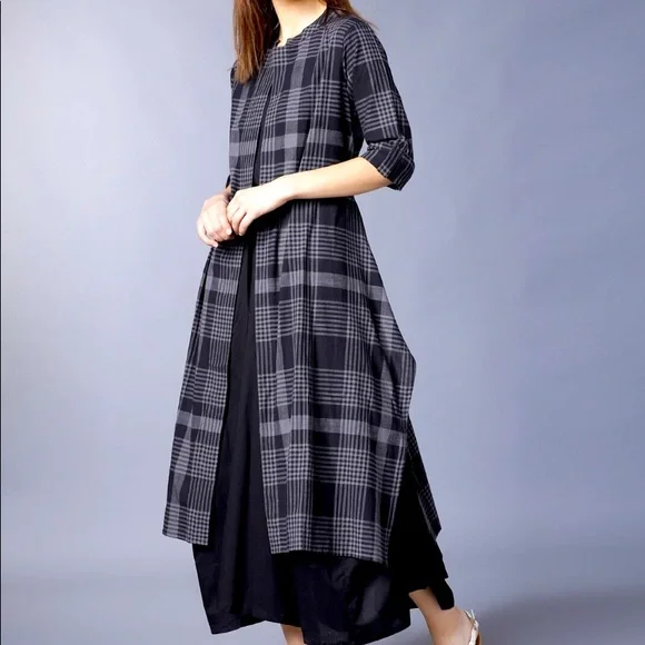 Women Black solid A-line dress with jacket - Picture 5 of 14